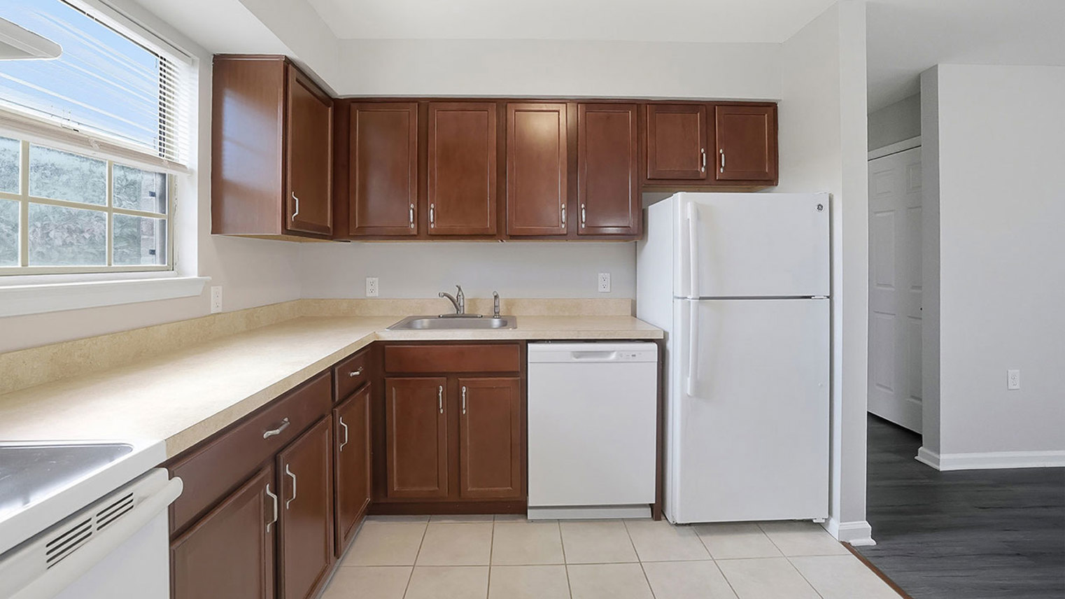 Waters Edge Apartments 2 Bed 2 Bath Kitchen 1