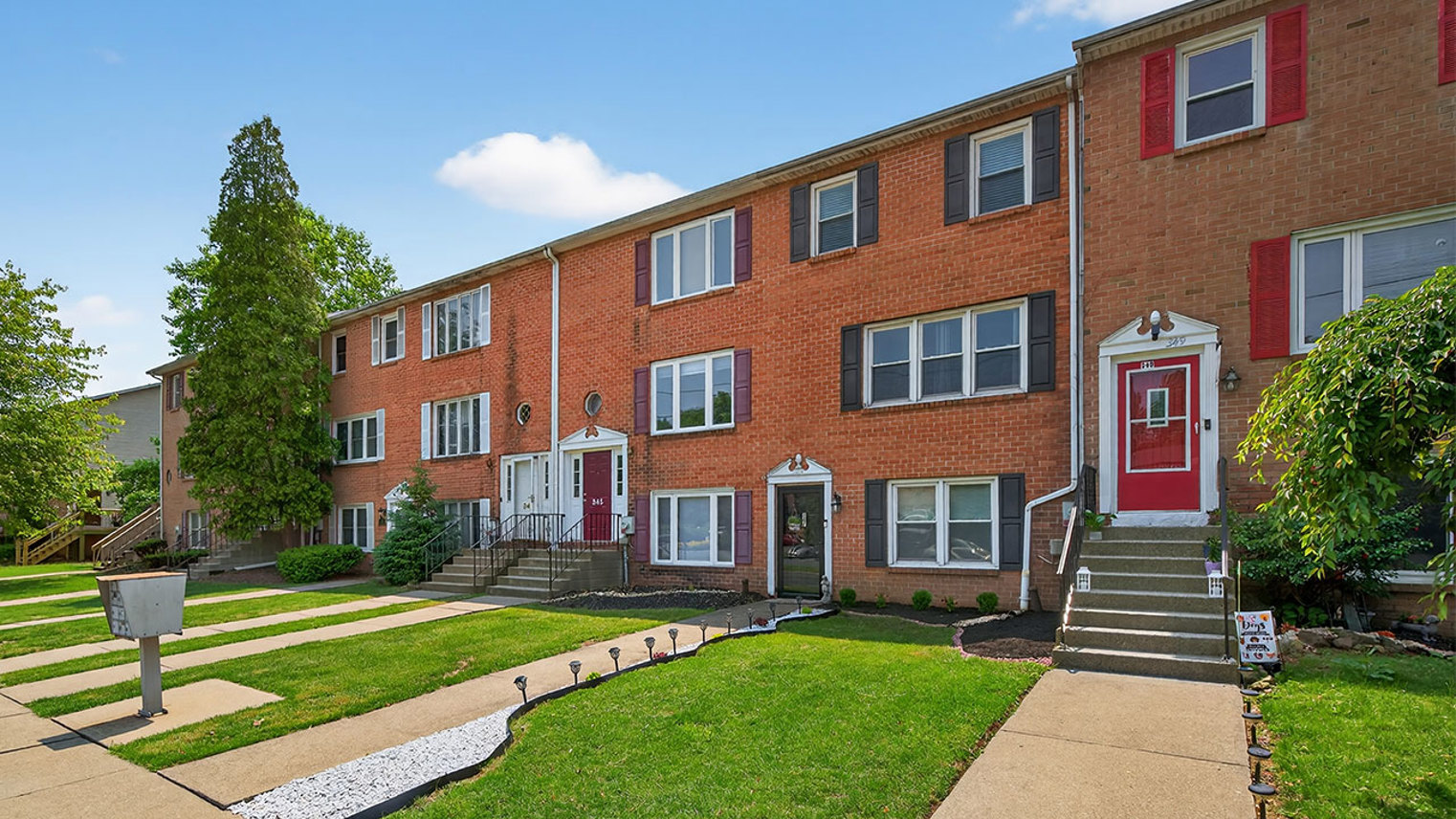 River Walk Townhomes River Walk 337 339 And 345 A