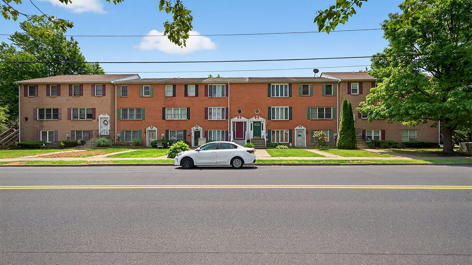 River Walk Townhomes River Walk 425 427 433 And 439 B