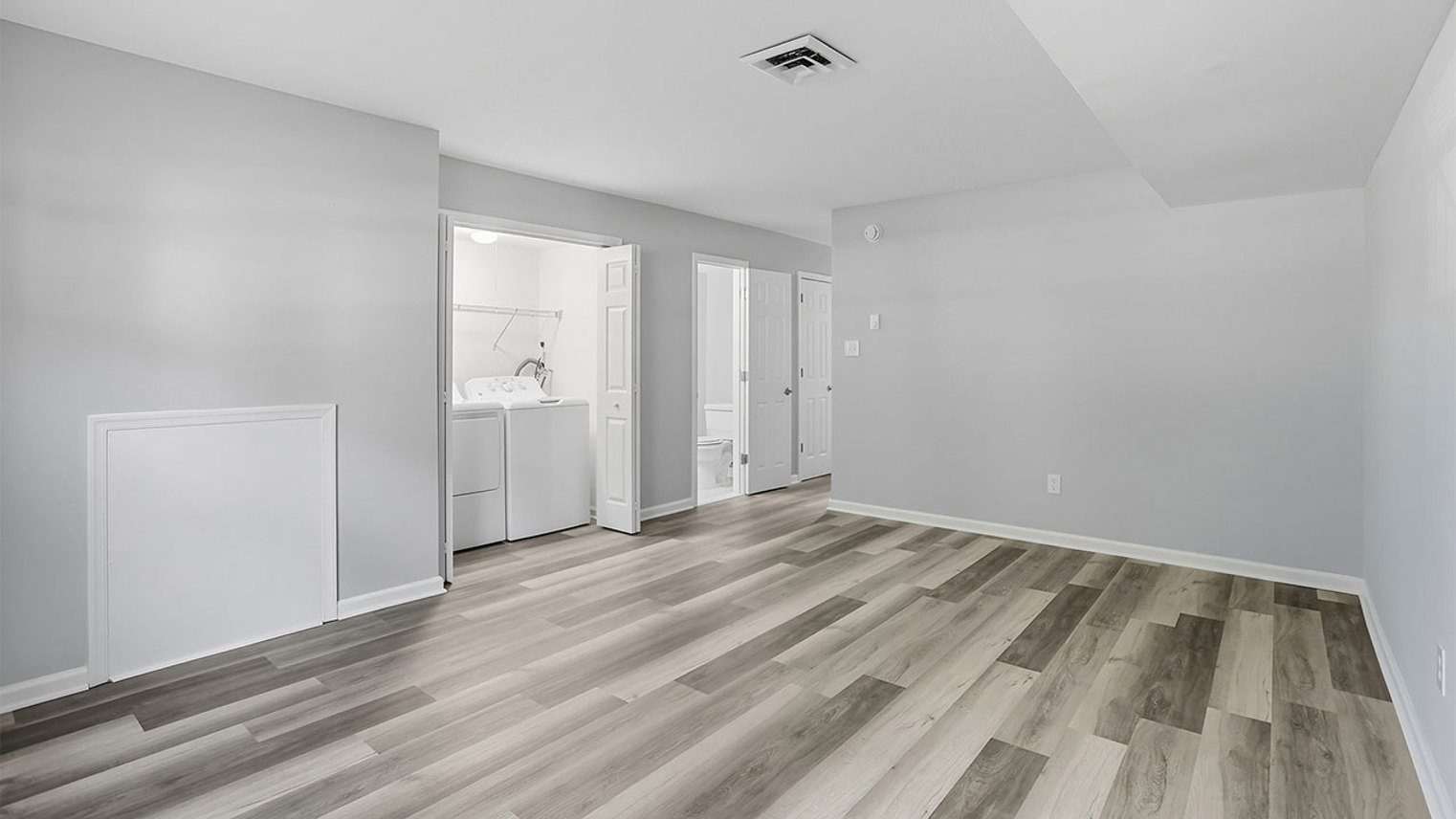 River Walk Townhomes 3 Bedroom Premier Den And Laundry 2