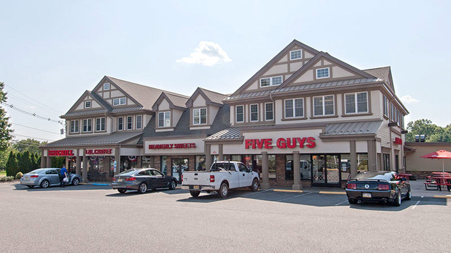 The Shoppes at Woods Tavern