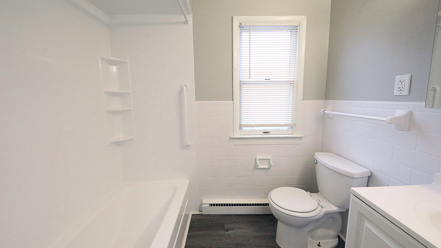 Geraldine Street Apartments Bathroom 1