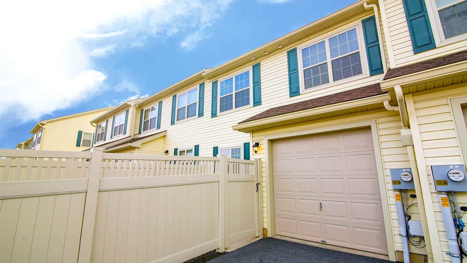 East Hills Townhomes 1-Car Garage