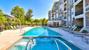 Horizons at Autumn Ridge Outdoor Pool and Spa