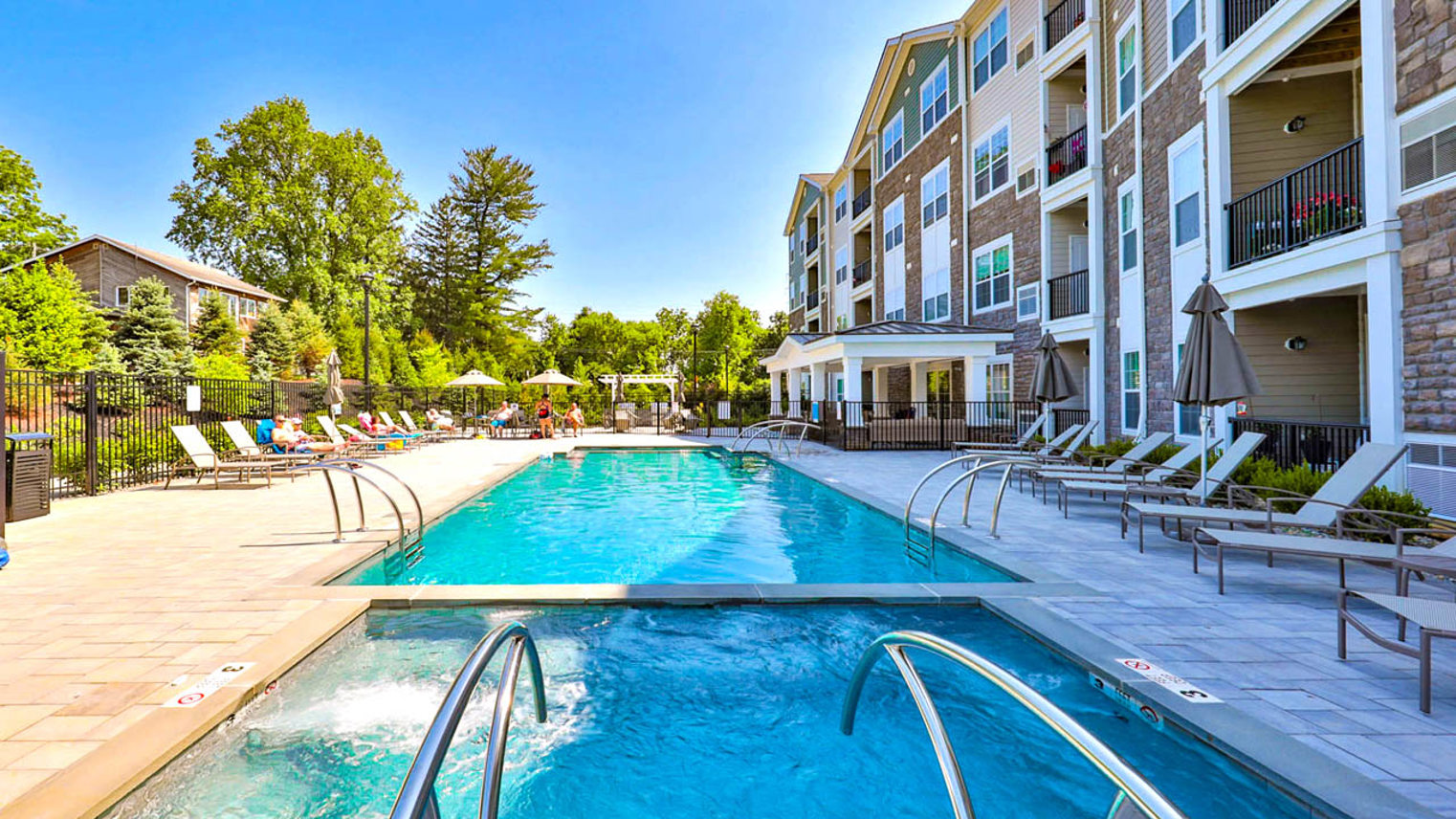 Horizons at Autumn Ridge Outdoor Pool and Spa