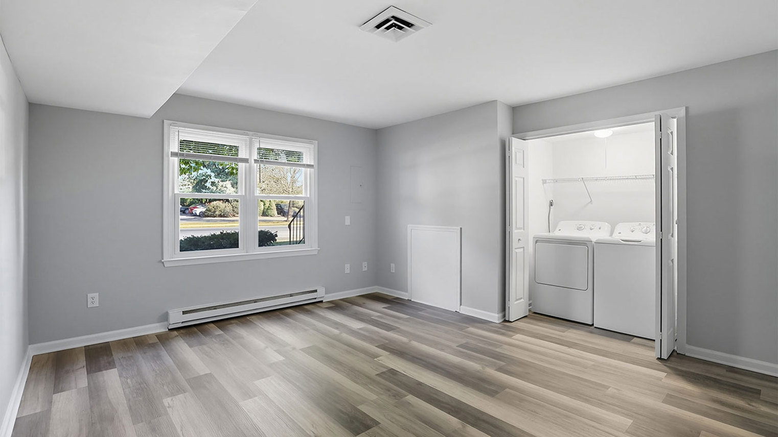 River Walk Townhomes 3 Bedroom Premier Den And Laundry 1