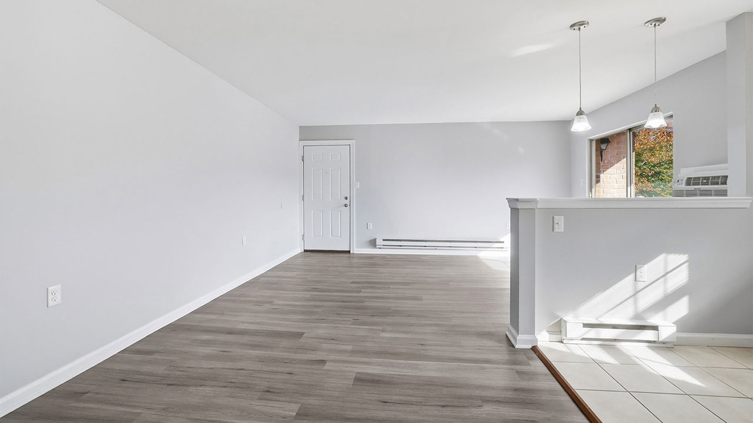 Waters Edge Apartments 2 Bed 2 Bath Dining And Living Room