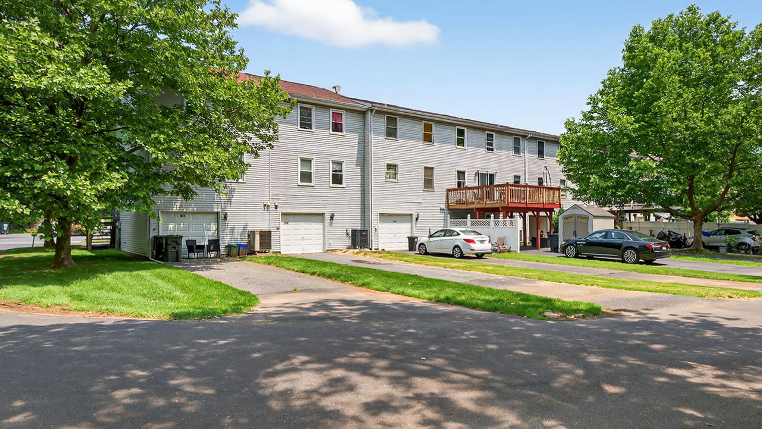 River Walk Townhomes River Walk 425 427 433 And 439 Rear