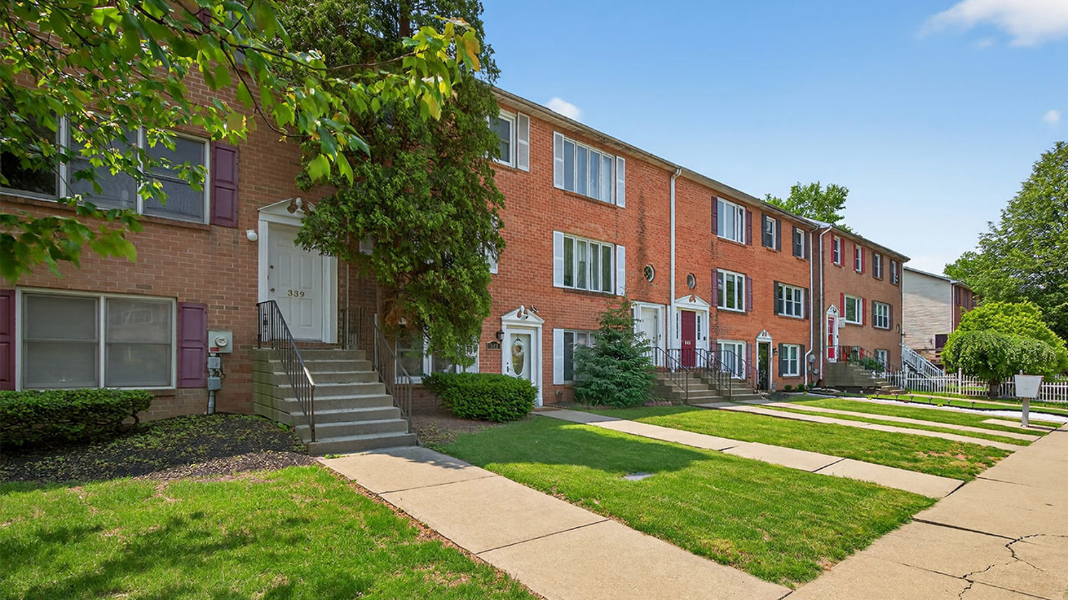 River Walk Townhomes River Walk 337 339 And 345 B