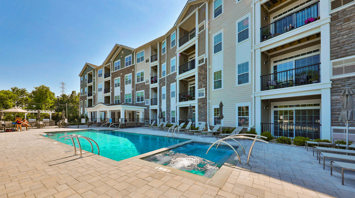 Horizons at Autumn Ridge Outdoor Pool and Spa