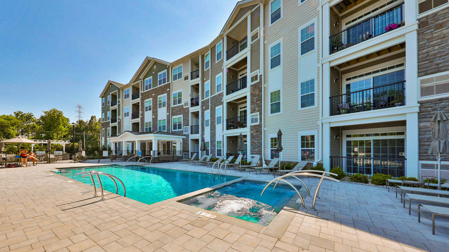 Horizons at Autumn Ridge Outdoor Pool and Spa