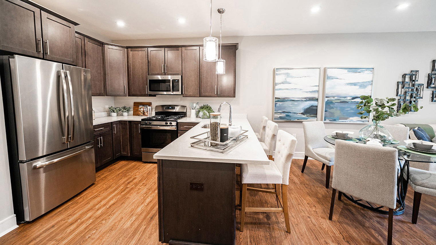 Horizons at Autumn Ridge Model Kitchen Dining