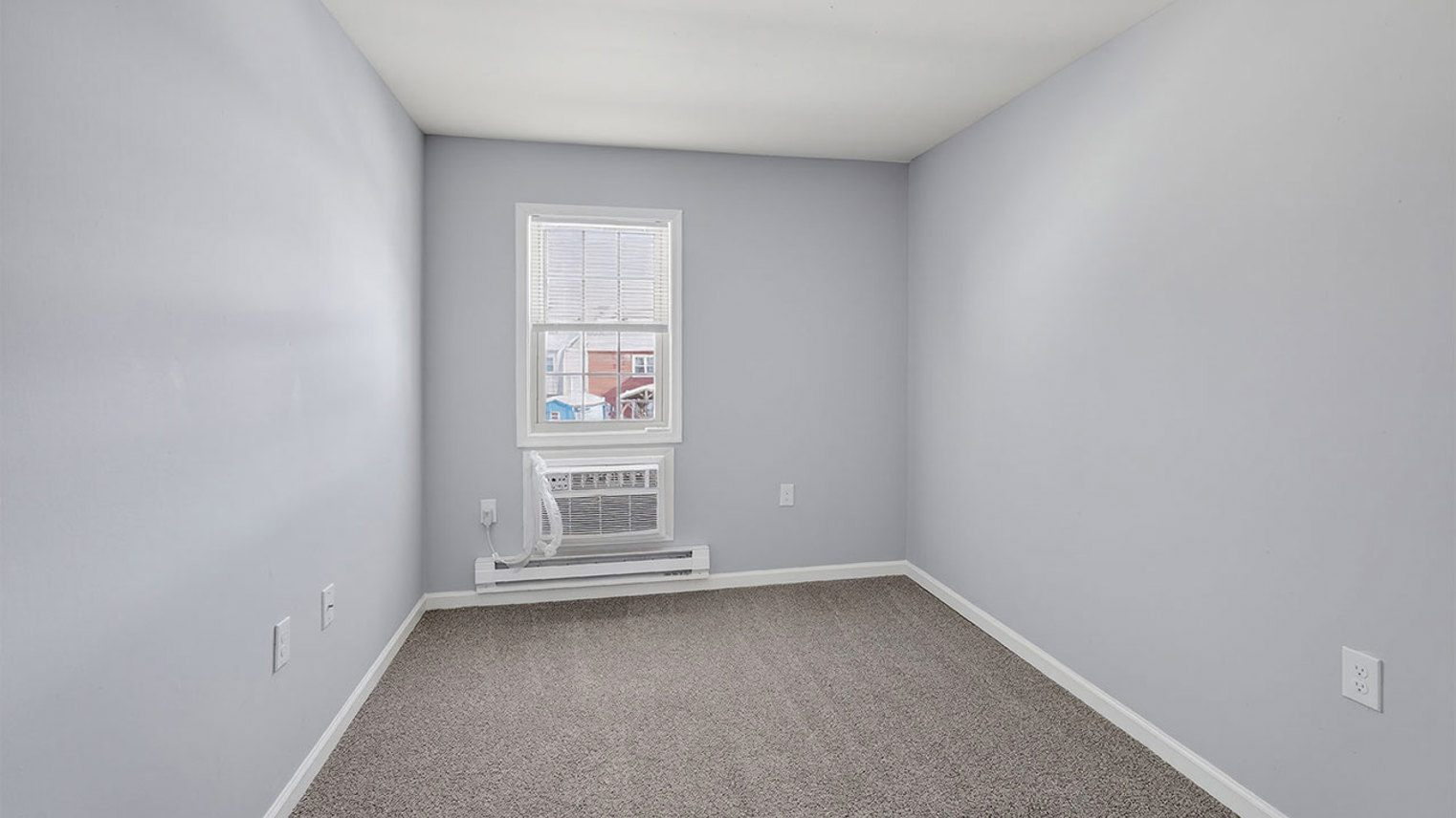 Waters Edge Apartments 3 Bedroom Townhome Premier Second Bedroom 1