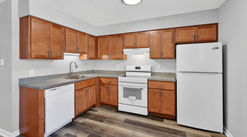 Waters Edge Apartments 3 Bedroom Townhome Premier Exterior Front 2 Kitchen