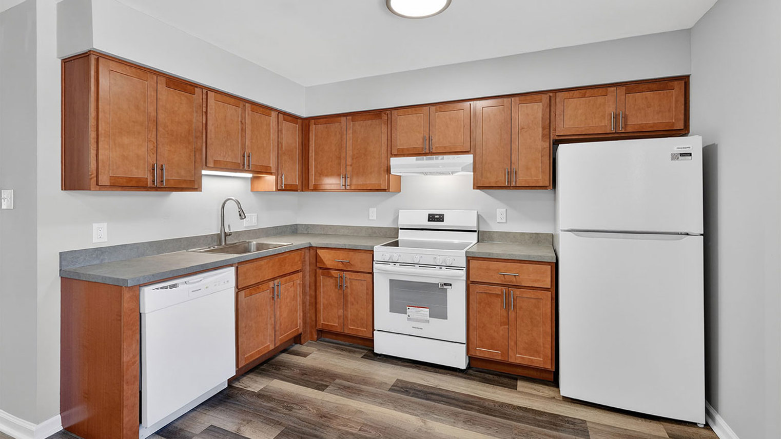 Waters Edge Apartments 3 Bedroom Townhome Premier Exterior Front 2 Kitchen